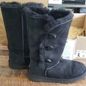 Black Triple Button Ugg Boots Size 6